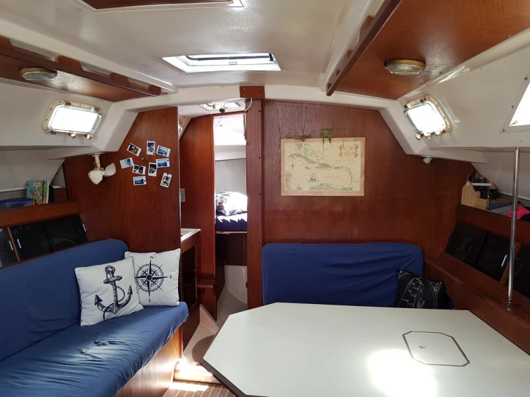 Bareboat Rental Sailboat Hunter with a boat licence