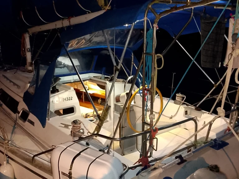 Hunter Hunter 34 charter bareboat or captained in  Port la Forêt