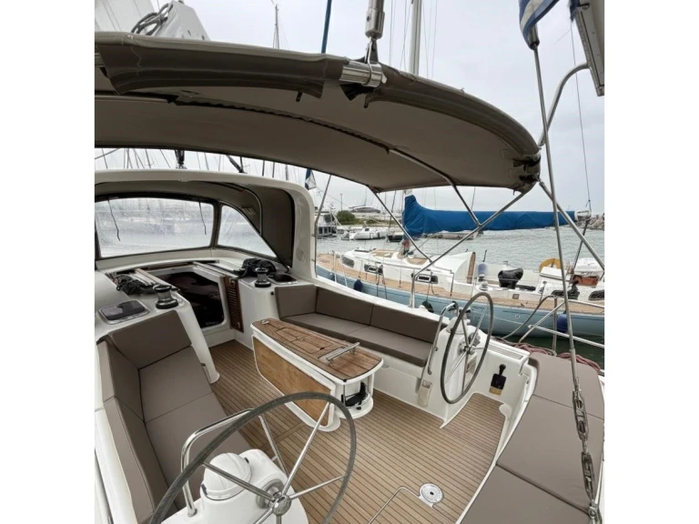Yacht charter Nikiána cheap Oceanis 50 Family