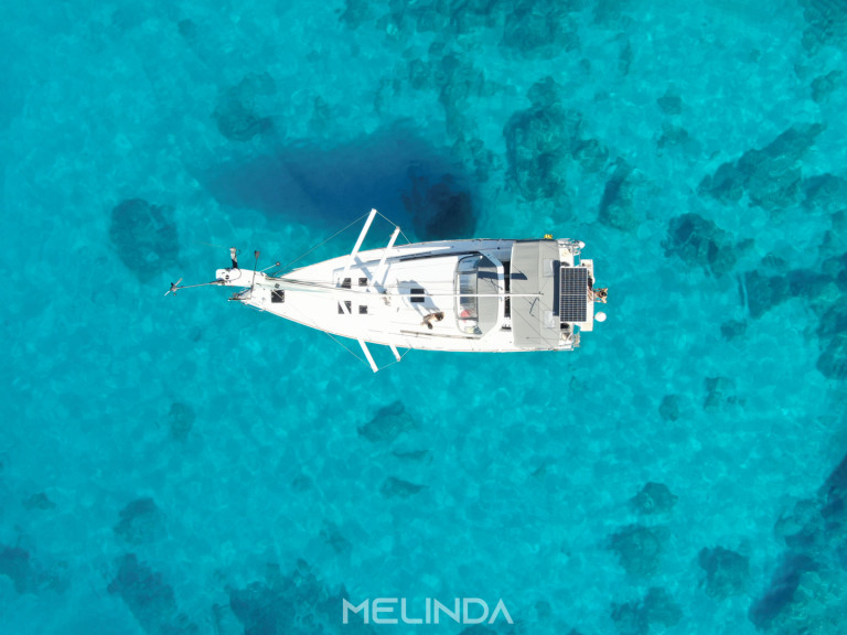 Sailboat for rent Lefkáda at the best price