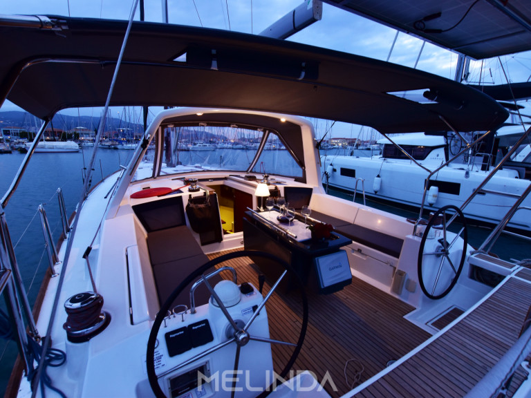 Rent a Bénéteau Oceanis 45 Lefkáda