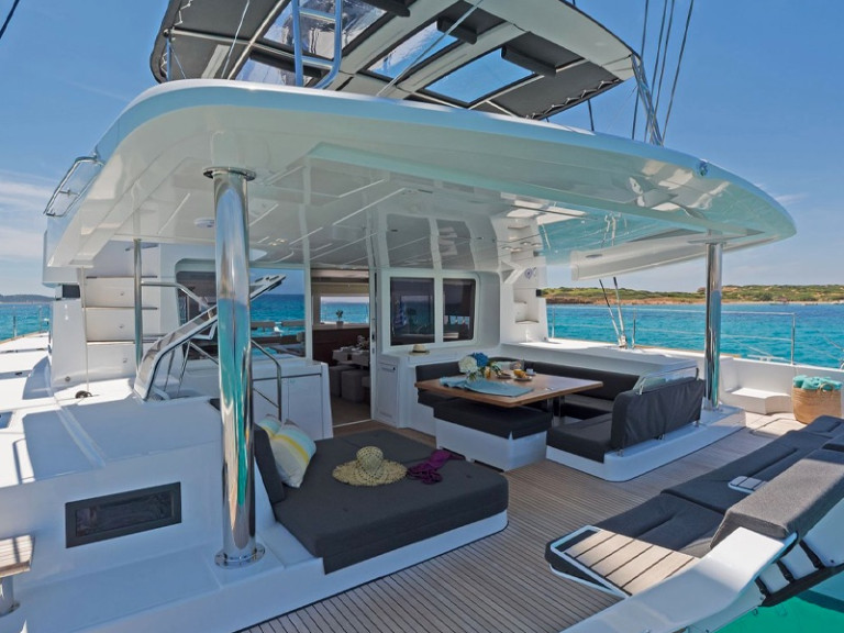 Yacht charter Lávrio cheap Lagoon 52 F