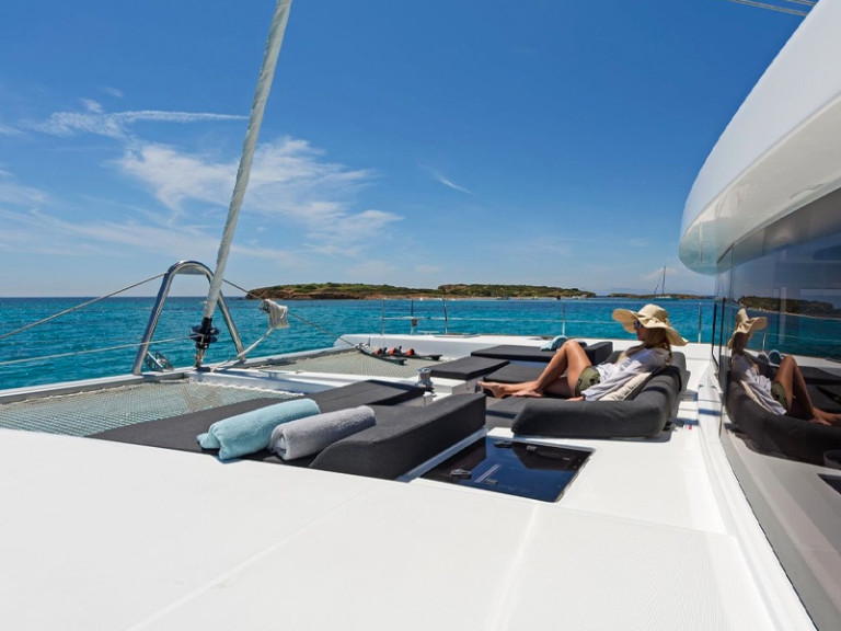 Catamaran rental in Lávrio - Lagoon Lagoon 52 F