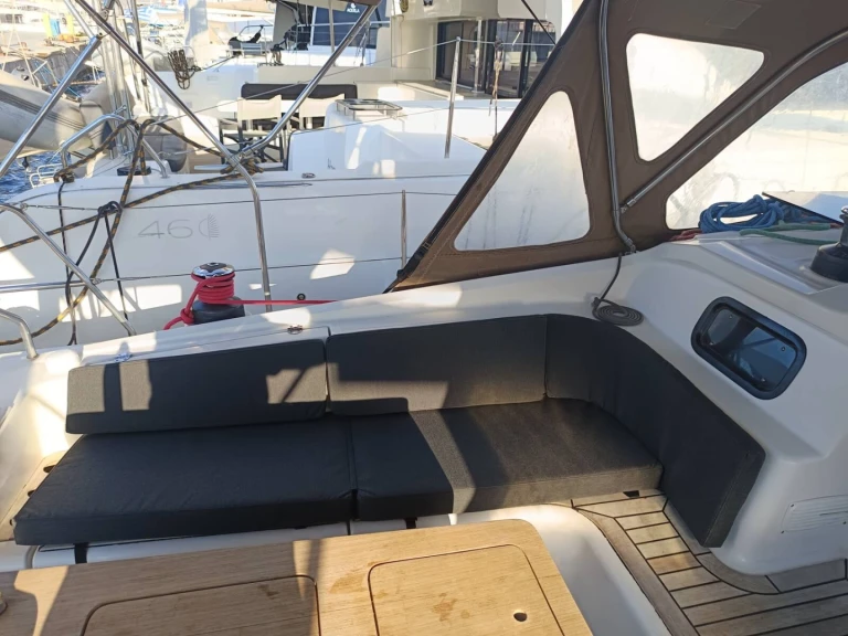Sailboat for rent Lávrio at the best price