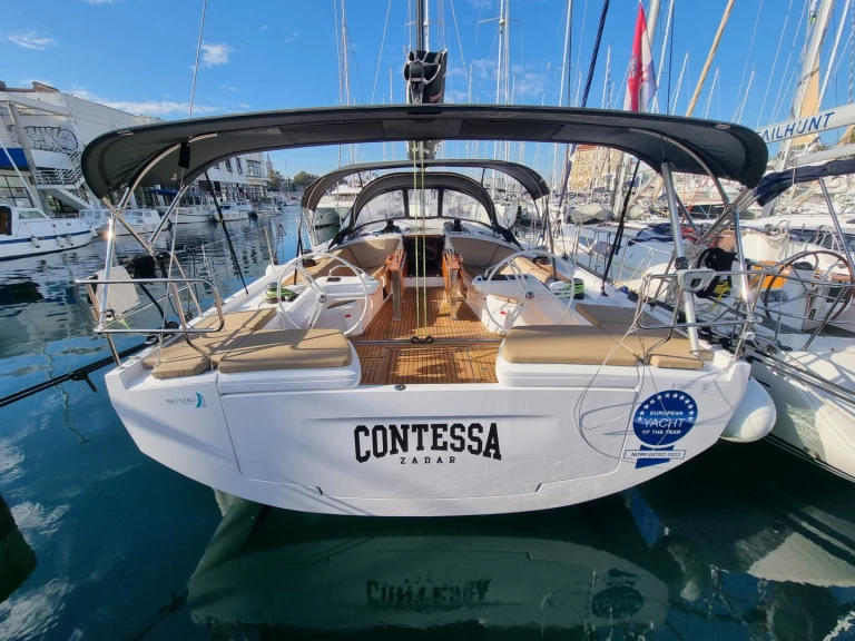 Boat rental Elan Elan E6 in Punat on Samboat