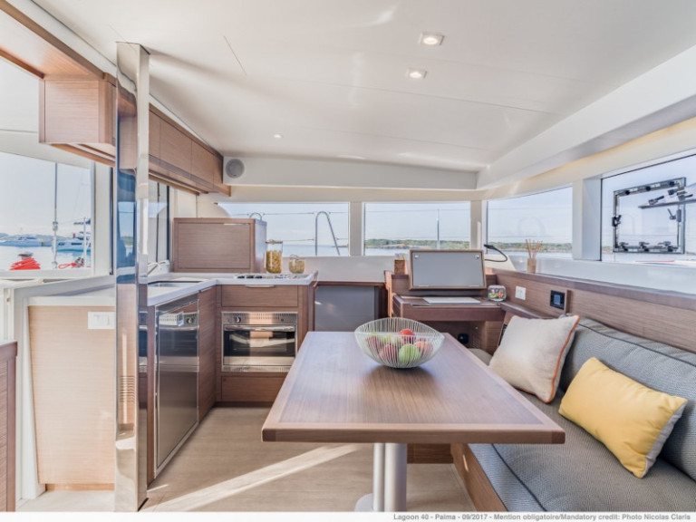 Catamaran rental in Alimos - Lagoon Lagoon 40