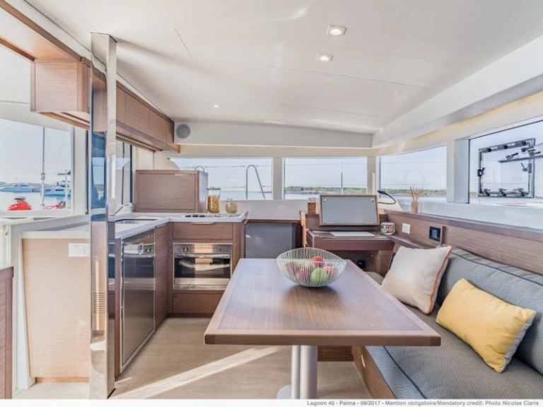 Catamaran rental in Alimos - Lagoon Lagoon 40