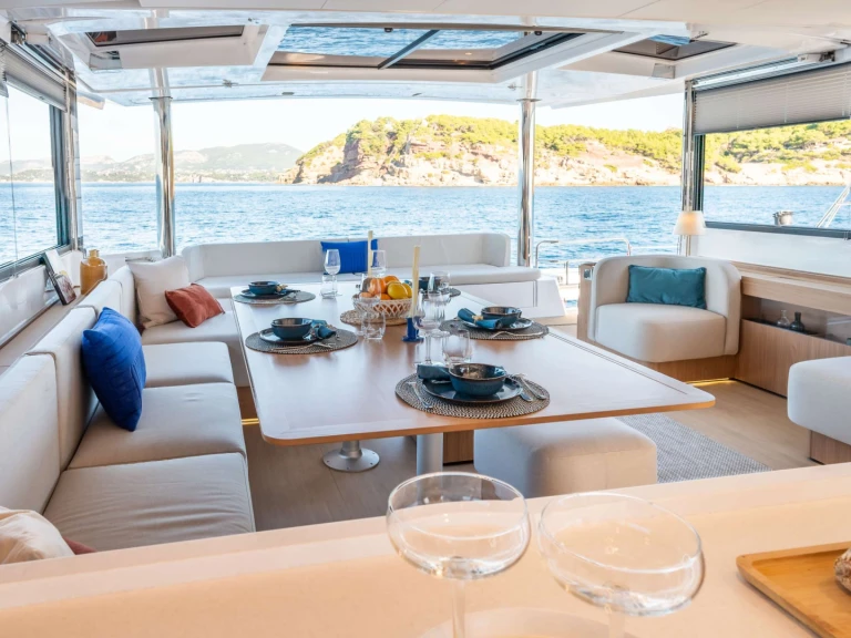 Yacht charter Bahamas cheap Luna