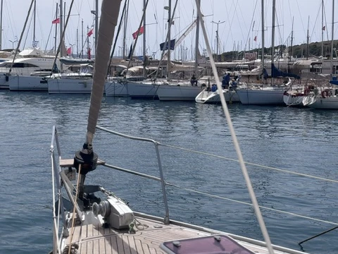 Sailboat rental with or without captain Bavaria Lávrio