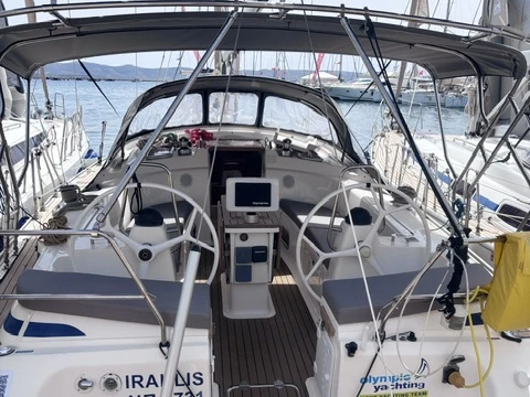 Sailboat for rent Lávrio at the best price