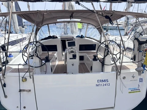 Boat rental Jeanneau Sun Odyssey 440 in Lávrio on Samboat