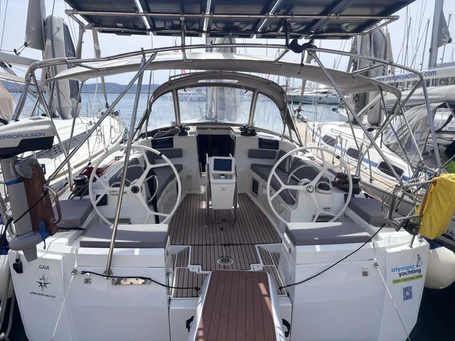 Bareboat Rental Sailboat Jeanneau with a boat licence