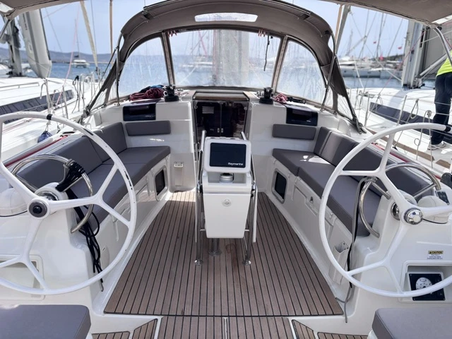 Jeanneau Sun Odyssey 449 in Lávrio on SamBoat