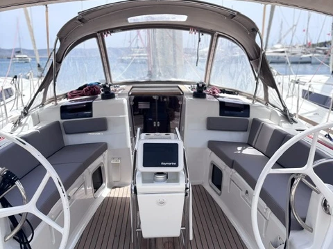 Rent a Jeanneau Sun Odyssey 449 Lávrio