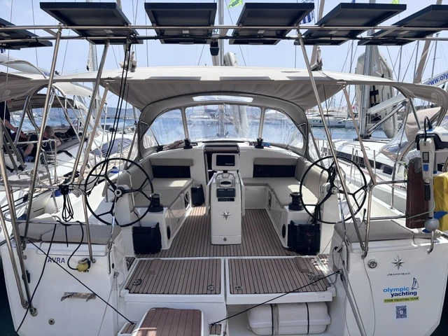Sailboat rental with or without captain Jeanneau Lávrio