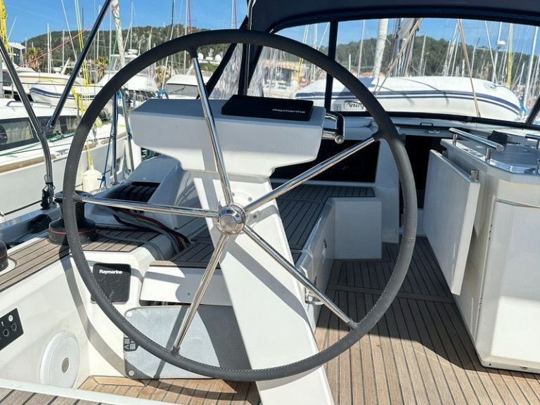 Rent a Bénéteau Oceanis 46.1 Split