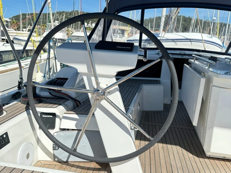Rent a Bénéteau Oceanis 46.1 Split