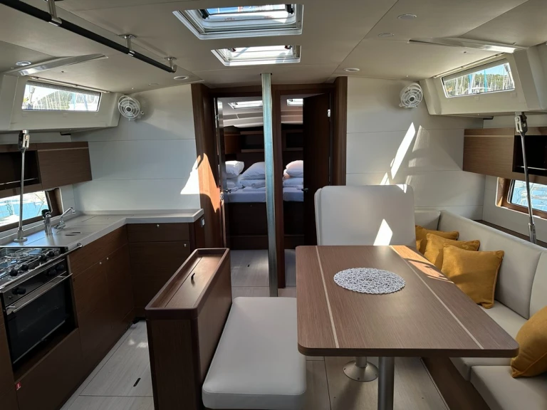 Sailboat rental in Split - Bénéteau Oceanis 46.1