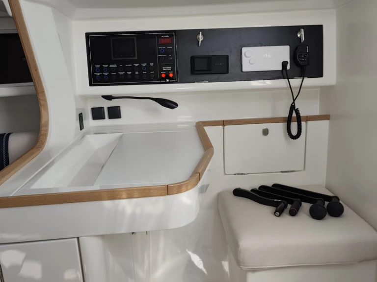 Bareboat Rental Sailboat Italia Yachts with a boat licence