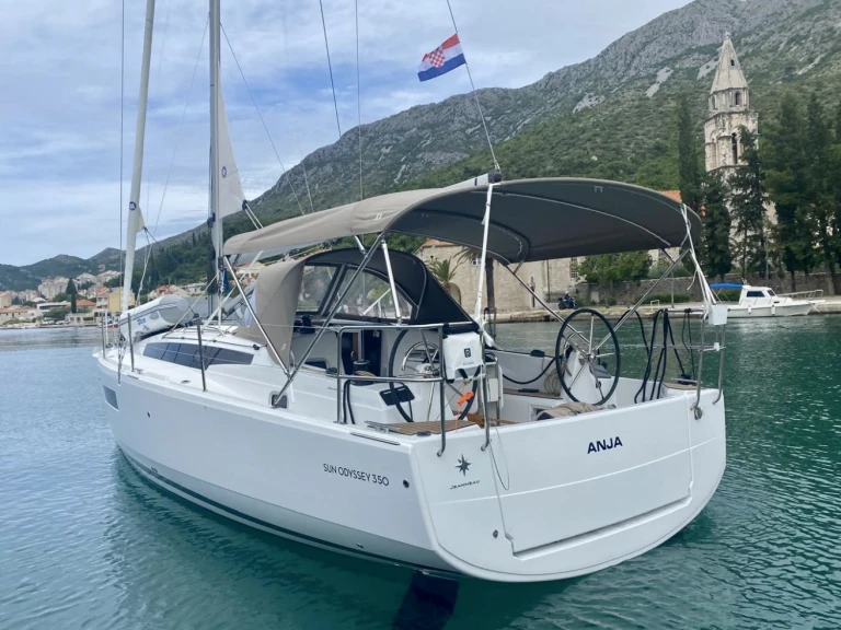 Bareboat Rental Sailboat Jeanneau with a boat licence