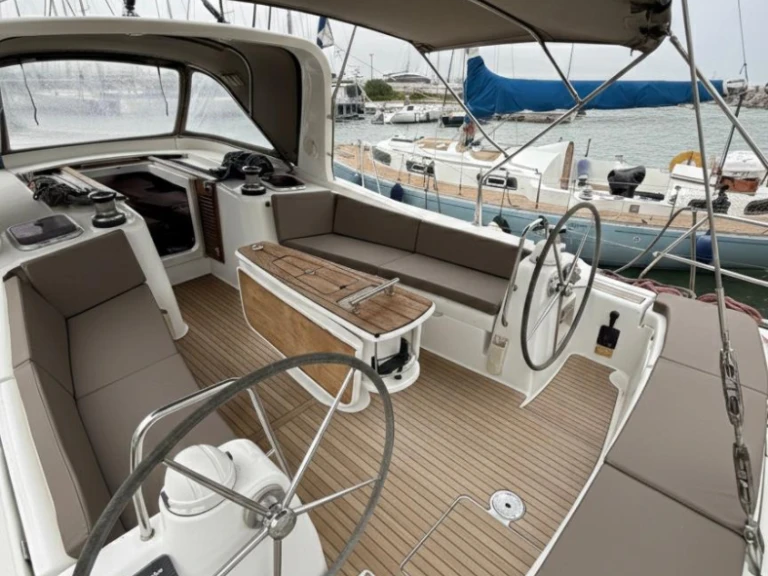 Bareboat Rental Sailboat Bénéteau with a boat licence