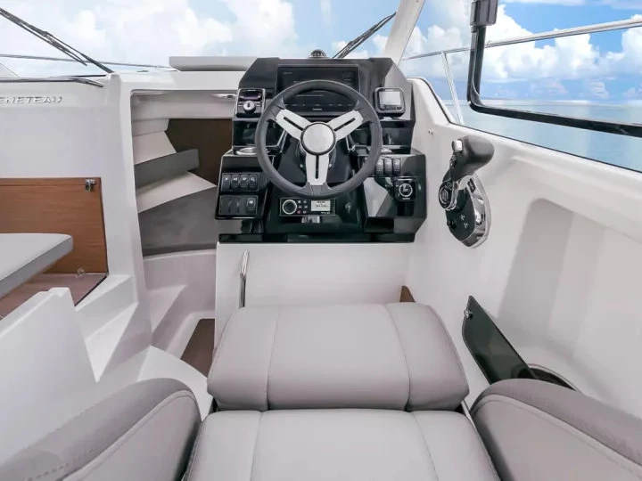 Rent a Bénéteau Antares 8 OB Novi Vinodolski