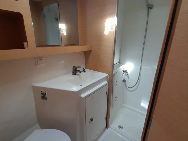 Yacht charter Hyères cheap Lagoon 42