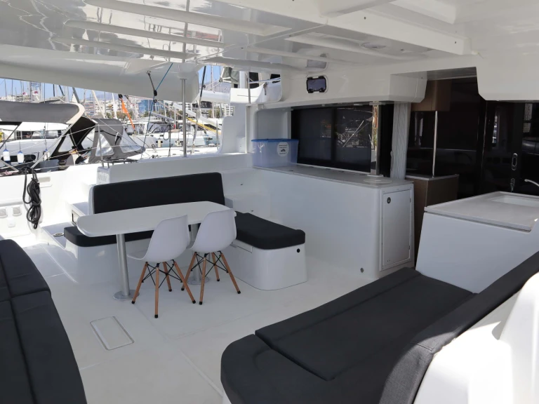Boat rental Lagoon Lagoon 46 in Alimos on Samboat