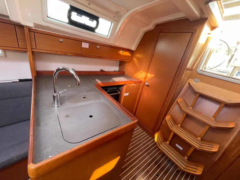 Yacht charter Punta Ala cheap Cruiser 37