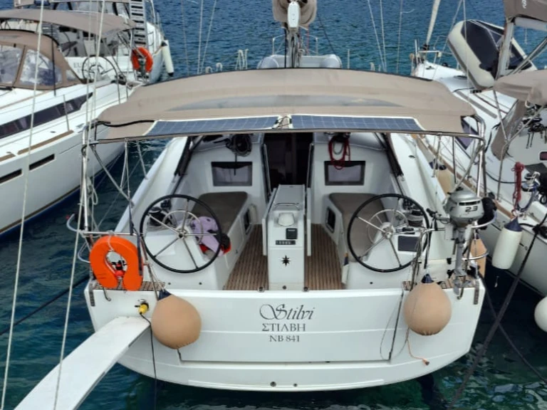 Rent a Jeanneau Sun Odyssey 410 Loutráki