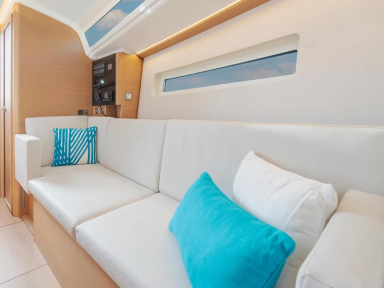 Sailboat rental with or without captain Jeanneau Parham Town