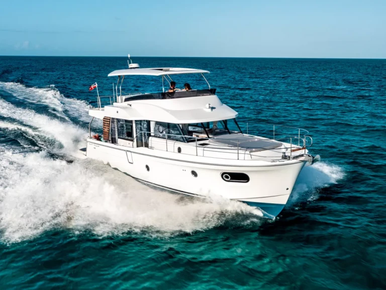 Yacht charter Capri cheap Swift Trawler 48