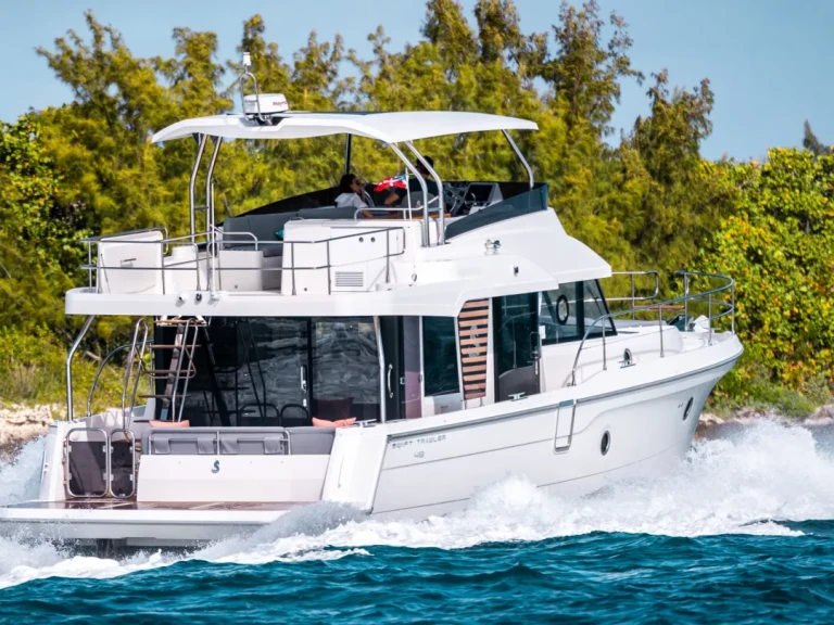 Boat rental Bénéteau Swift Trawler 48 in Capri on Samboat
