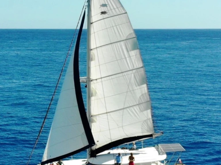 Catamaran rental with or without captain Fountaine Pajot Nosy Be