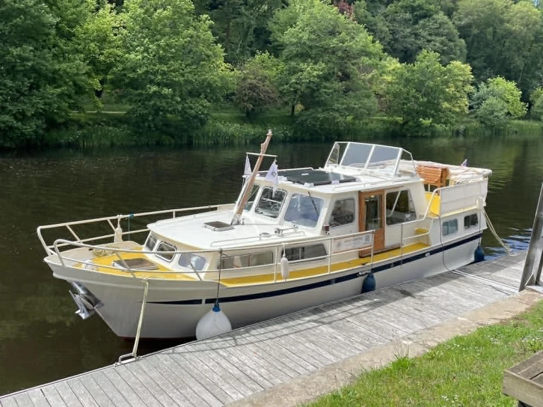 Pedro 1020 in Saint-Nicolas des Eaux on SamBoat