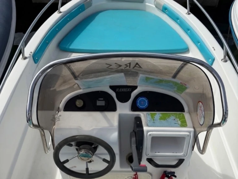 Boat rental Ranieri Soverato 545 in Alghero on Samboat