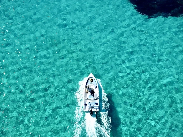 Motorboat for rent Agios Nikolaos at the best price