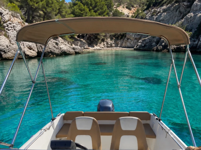 Yacht charter Sainte-Maxime cheap cap-camarat 505 Style