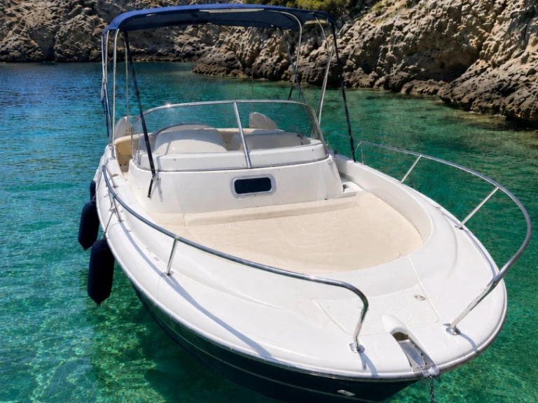 Motorboat rental with or without captain Jeanneau Les Issambres