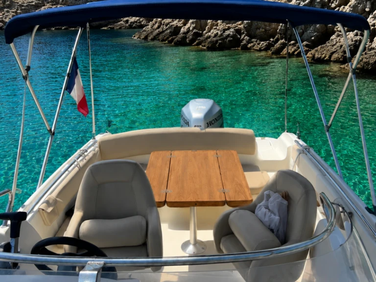 Jeanneau Cap Camarat 7.15 WA charter bareboat or captained in  Les Issambres