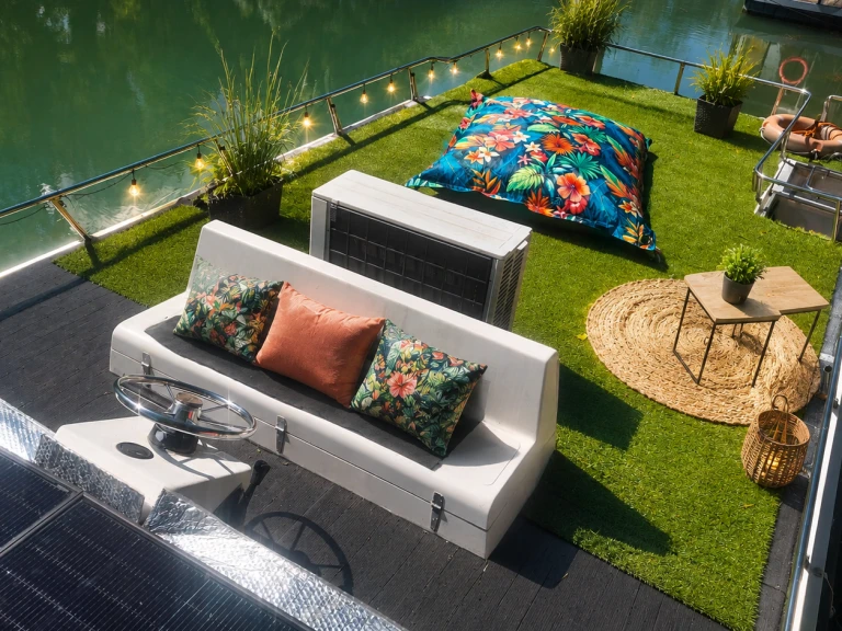 Houseboat for rent Saint-Jean-de-Losne at the best price