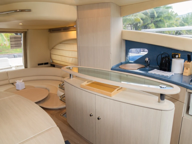 Motorboat rental with or without captain Azimut Mahé