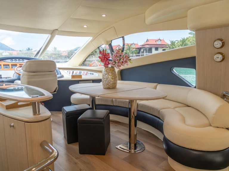 Boat rental Azimut Azimut 55 in Mahé on Samboat