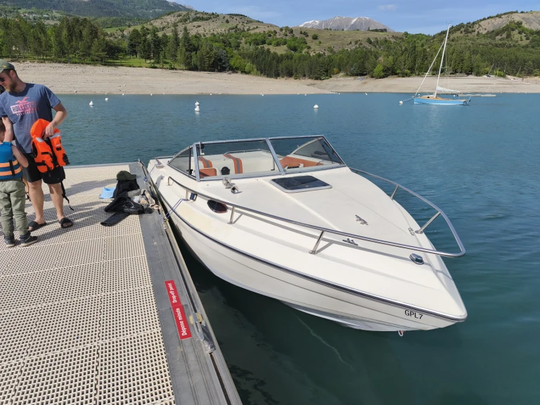 Motorboat rental in Chorges - Monterey Cuddy cabine 