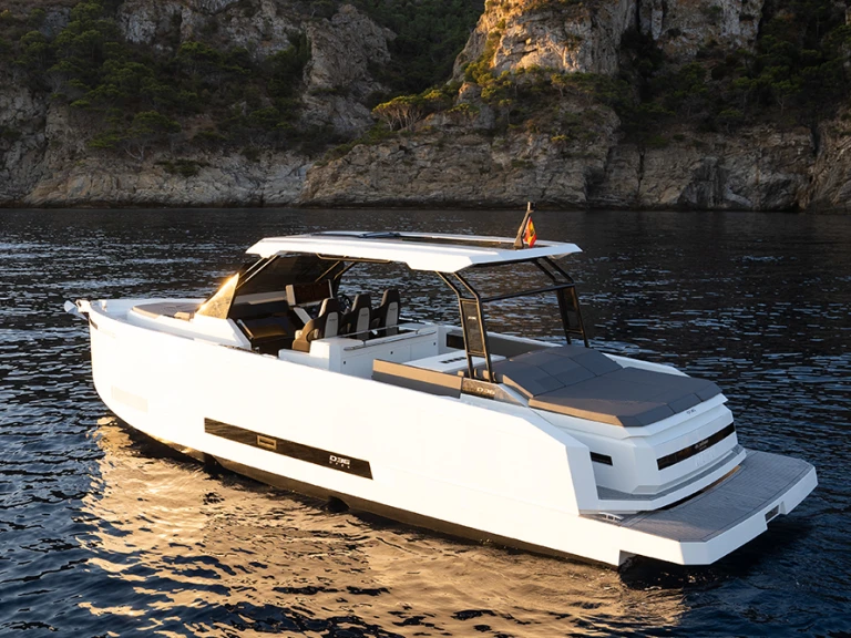 Bareboat Rental Motorboat De Antonio with a boat licence