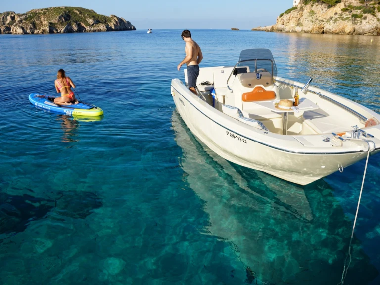 Motorboat for rent Club Nàutic Santa Ponsa at the best price
