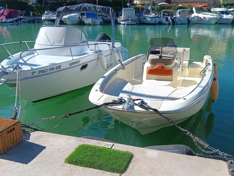 Invictus  FX 190 charter bareboat or captained in  Club Nàutic Santa Ponsa