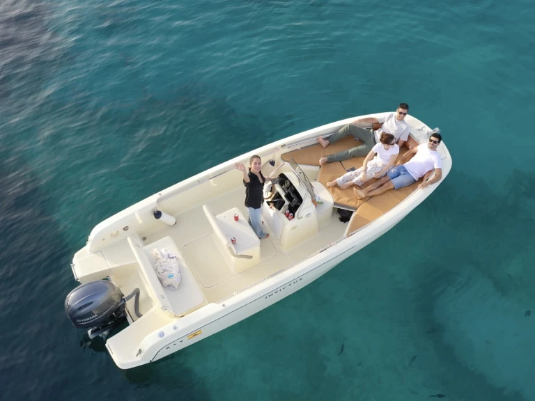 Rent a Invictus  FX 190 Club Nàutic Santa Ponsa