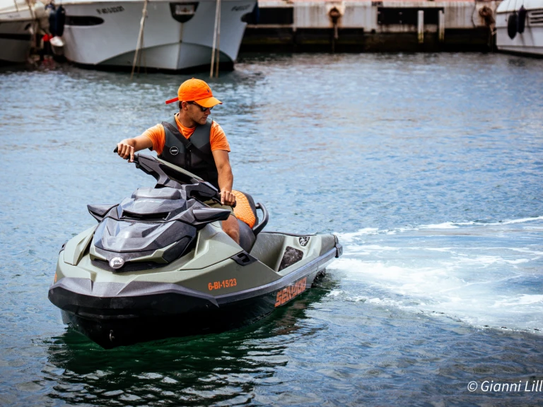 Yacht charter Puerto Deportivo de Marbella cheap GTX PRO 130