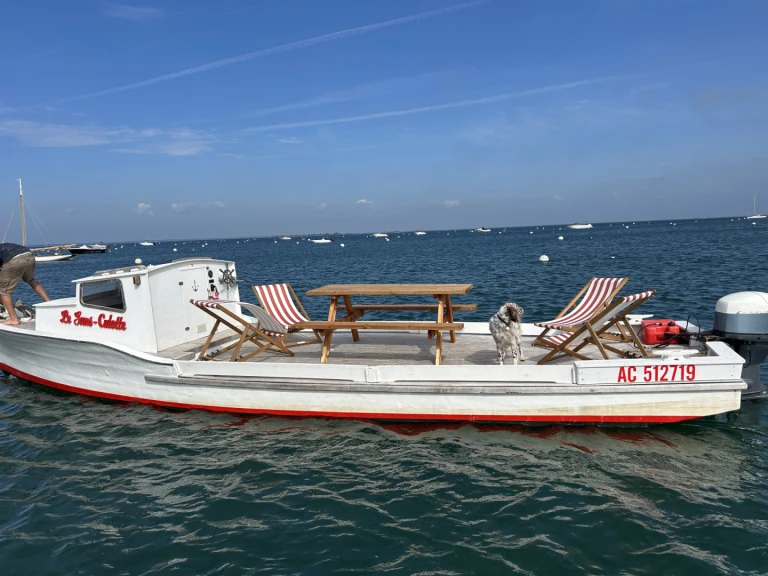 Chaland Atypique charter bareboat or captained in  Lège-Cap-Ferret